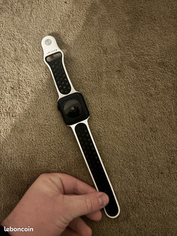 Apple Watch SE 40mm (image 2)