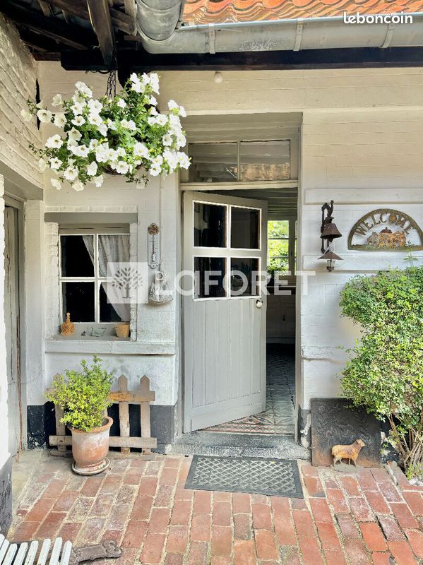 Maison 10 pièces 280 m² · à Mérignies · 280 m² · 890 000 €
