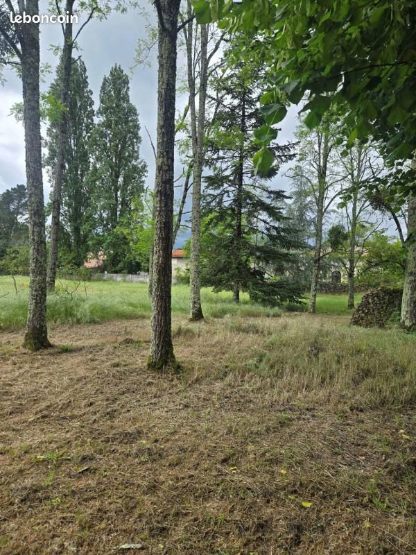 Terrain 660 m² Landiras · 90 000 €