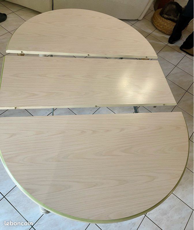 Table avec six chaises (image 6)