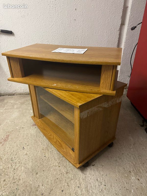Meuble TV en bois sur roulettes (image 2)