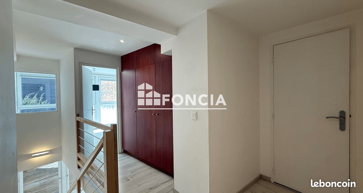 Apartment (image 11)