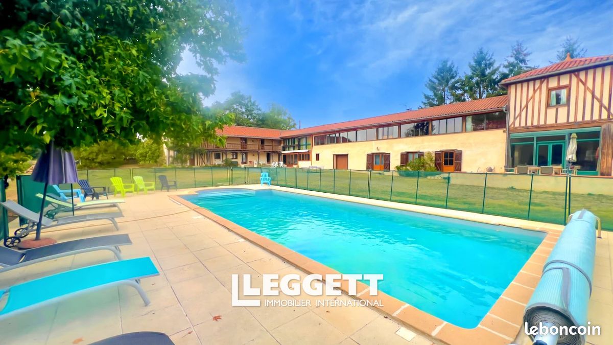 Maison 14 pièces 454 m² · à Miélan · 454 m² · 553 000 €