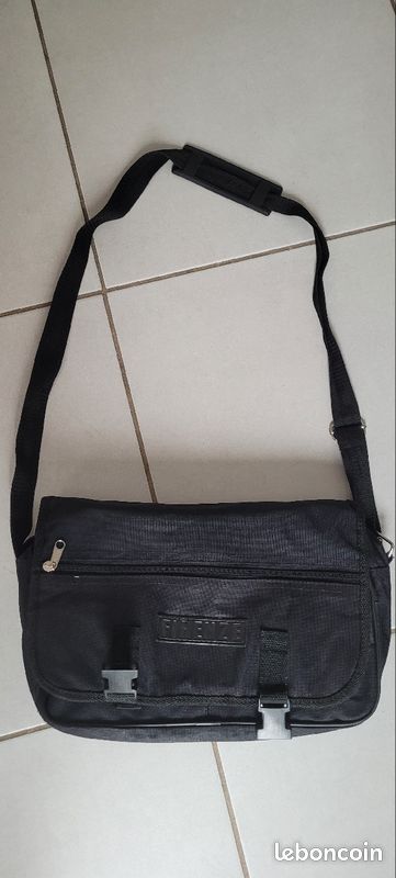 Sac à bandoulière noir multipoches marque Firenze (image 1)