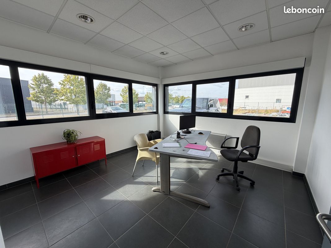 Inconnu 700 m² Molsheim · 700 m² · 52 000 €/mois