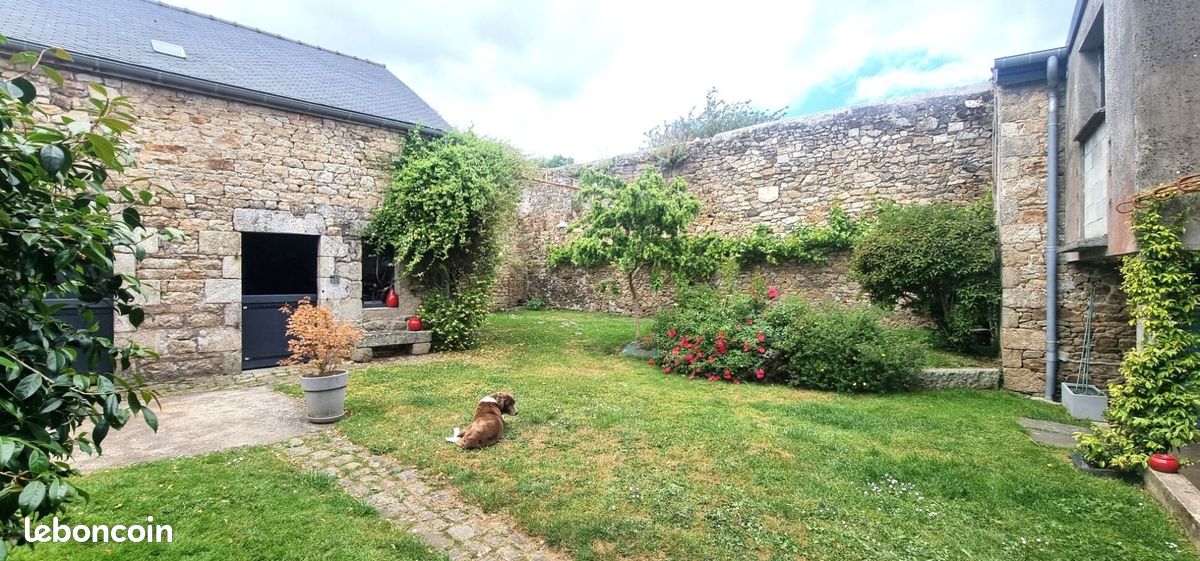 Maison 10 pièces 225 m² · à Guingamp · 225 m² · 235 000 €