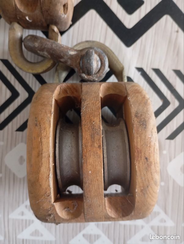 Vends poulies en bois et métal (image 1)