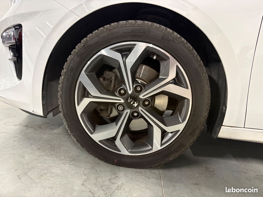 KIA CEED GT-Line 126cv - TOIT OUVRANT/APPLE CARPLAY/CAMÉRA DE RECUL/RADARS/JANTES 17" (image 32)