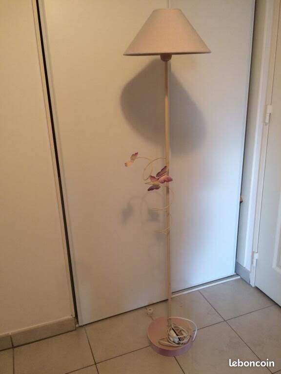 Lampe sur pied avec papillon (image 1)