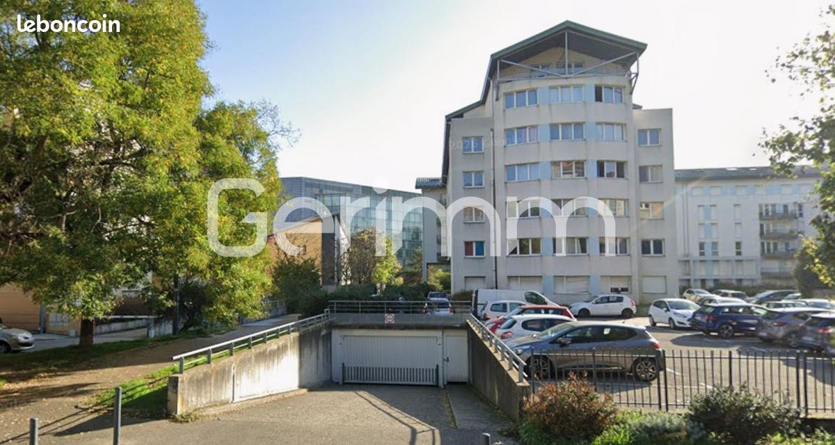 Parking 16 m² · à Grenoble · 16 m² · 90 €/mois