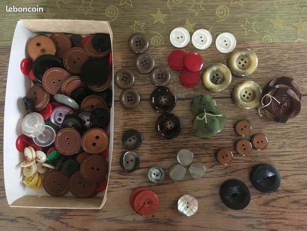 Lot De Boutons Anciens - Fabrication Française - Vintage - Collection