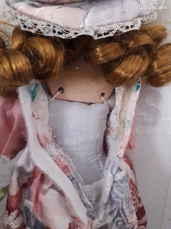 POUPEE ANCIENNE PORCELAINE Avec Balancelle EUR 8,00 - FR