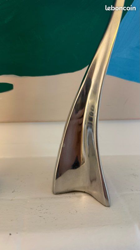 Paire De Bougeoirs Matthew Hilton – Design Années 80 – Aluminium Argenté – Hauteur 25cm