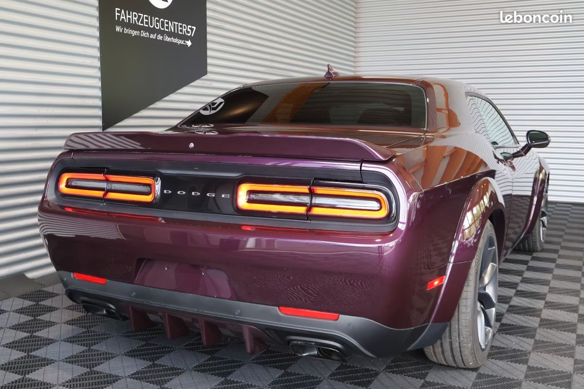 Dodge CHALLENGER R/T Widebody 5.7 HEMI V8 373 ch BVA8 – Alpine – CarPlay – Widebody (image 8)