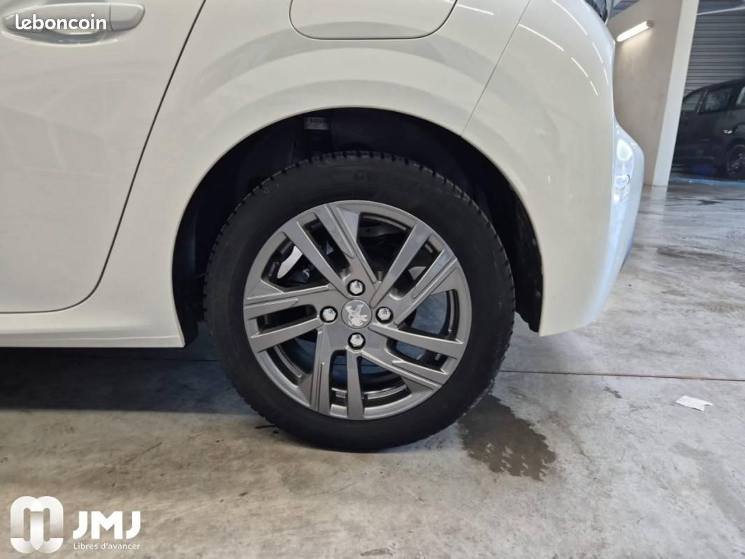 Peugeot 208 PureTech 100 S&S BVM6 Style (image 11)
