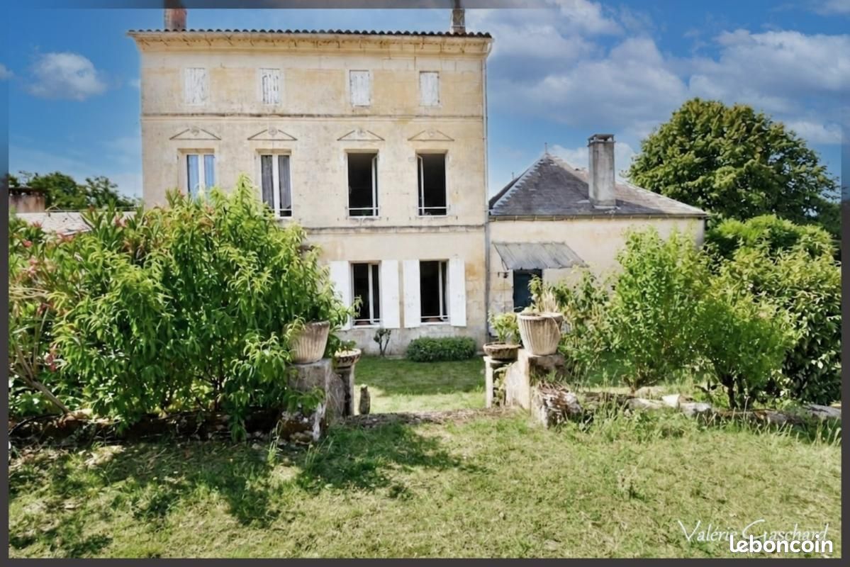 Maison 8 pièces 250 m² · à Saint-Antoine-sur-l'Isle · 250 m² · 299 000 €