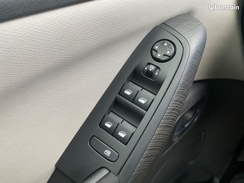 Citroen C4 PICASSO BLUEHDI 120CH FEEL S&S (image 11)