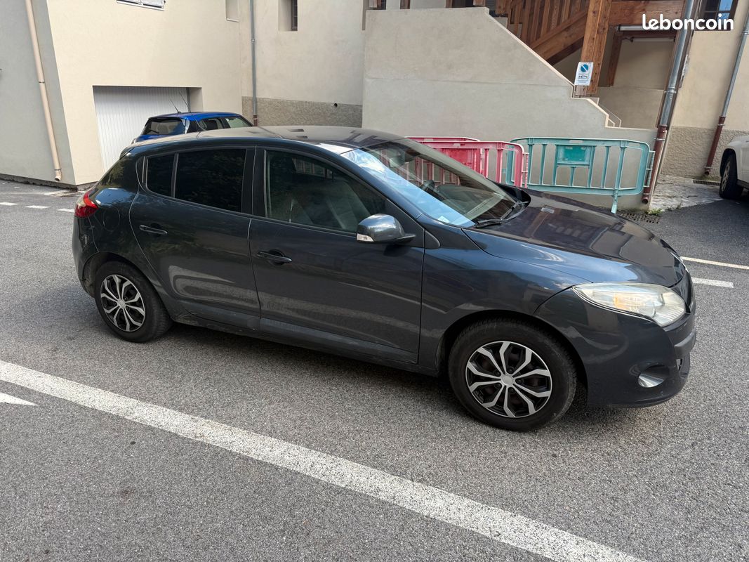 Mégane 3 très bonne état (image 1)