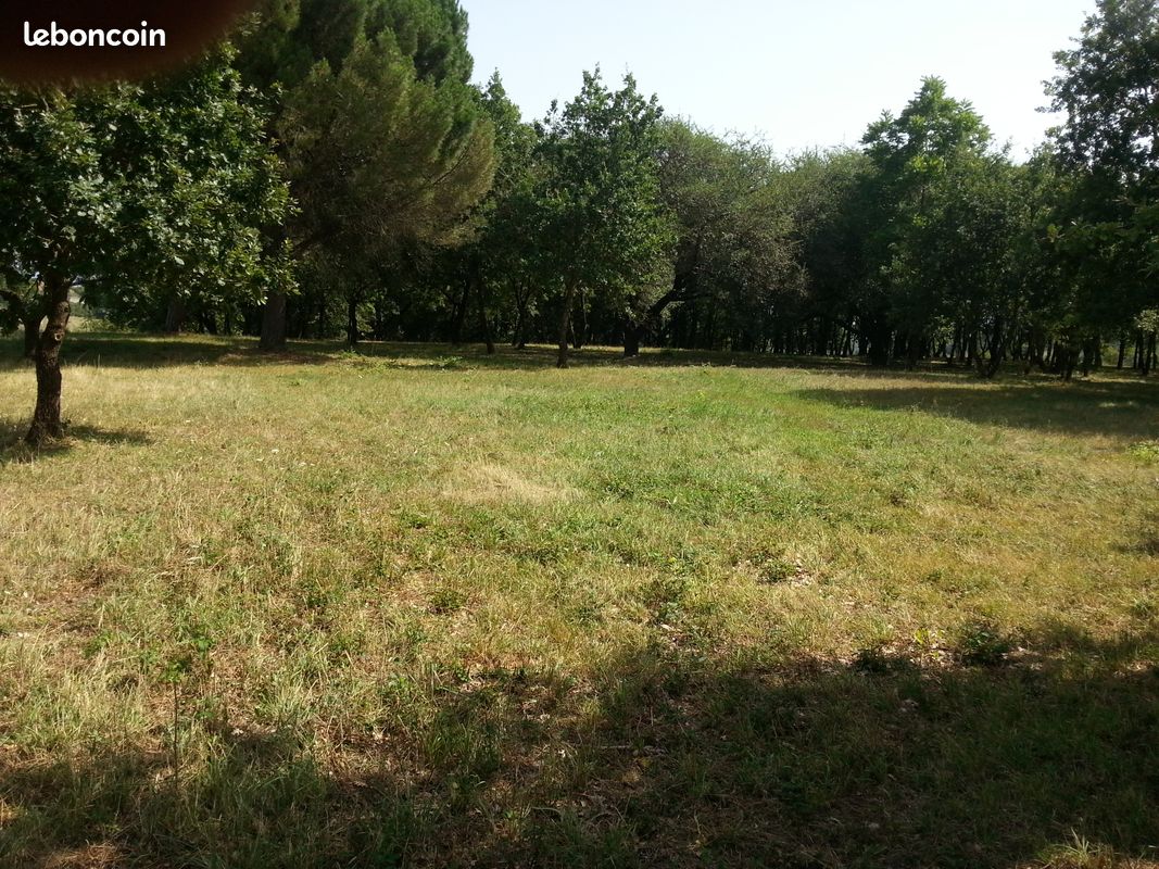 Terrain plat a construire a vendre (image 1)
