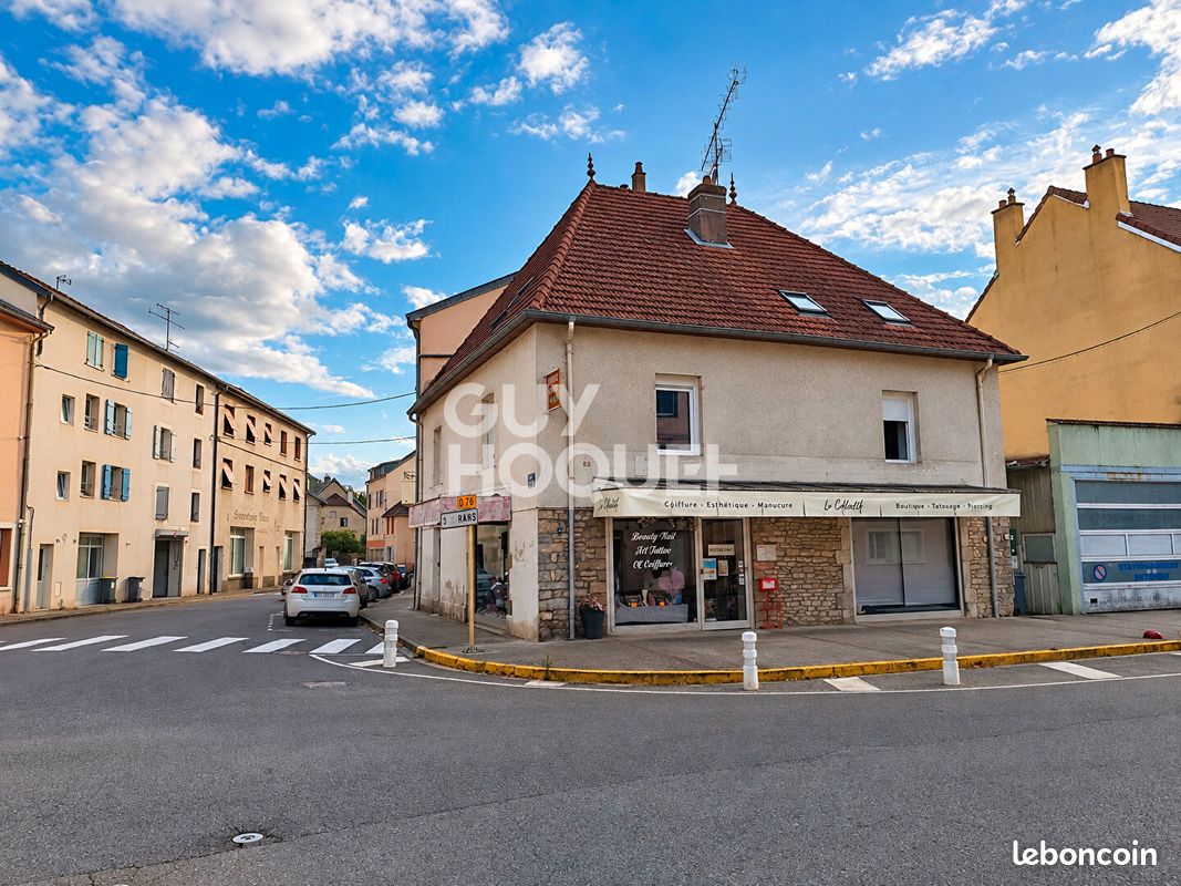 Immeuble 270 m² · à Fraisans · 270 m² · 290 000 €