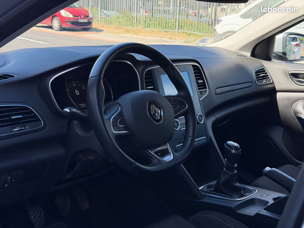 RENAULT MEGANE IV BERLINE BUSINESS MEGANE 4 1.5 Blue dCi 115 - GPS - RADARS - CLIM AUTO (image 15)