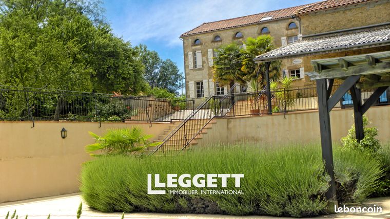 Maison 8 pièces 512 m²