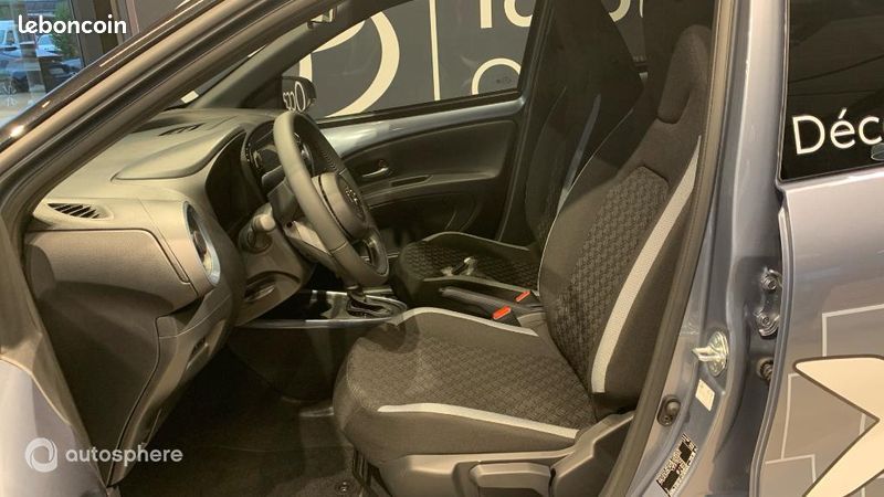 Toyota Aygo X 1.0 VVT-i 72ch Design S-CVT MY24 (image 12)