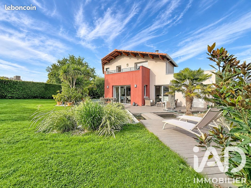 Maison 7 pièces 197 m² · à Basse-Goulaine · 197 m² · 748 000 €