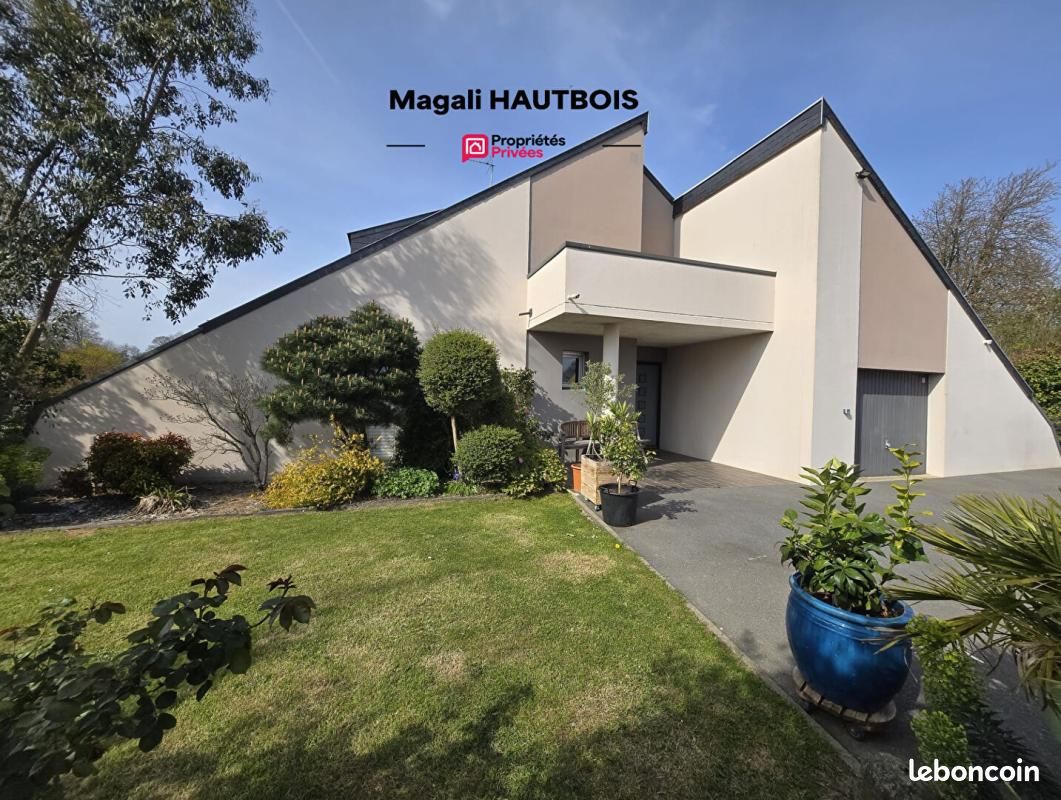 Maison 9 pièces 229 m² · à Saint-Hilaire-du-Harcouët · 229 m² · 339 500 €