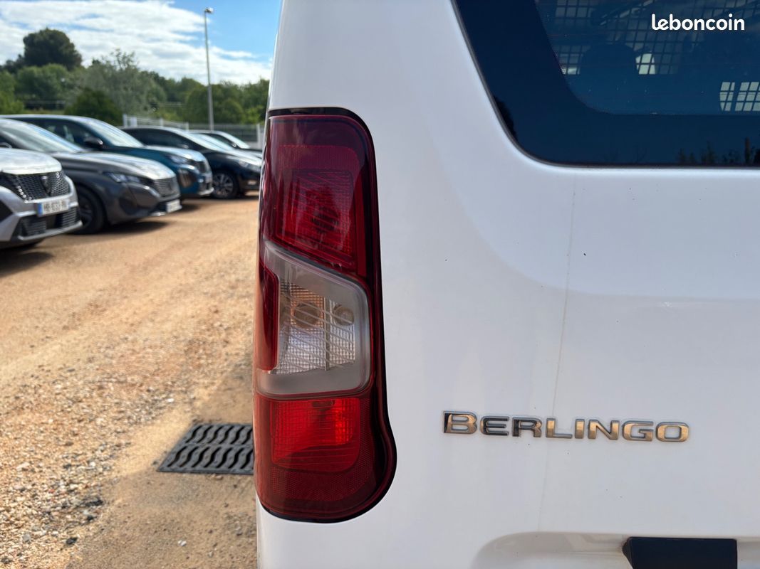 Citroën BERLINGO FOURGON XL 2021 Cabine Approfondie 1.5 BlueHDi 102 cv SUIVI COMPLET {TVA RECUPERABLE - GPS - CARPLAY} (image 14)