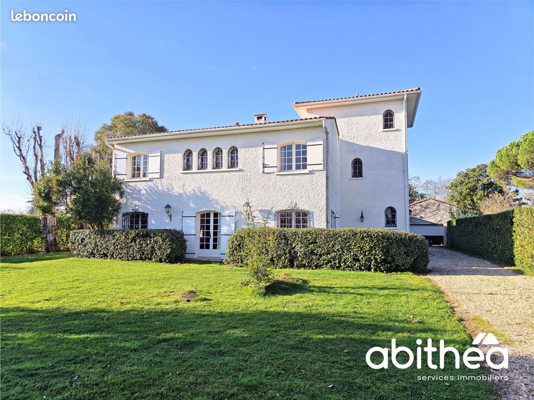 Maison 11 pièces 250 m² · à Saint-Denis-de-Pile · 250 m² · 372 000 €