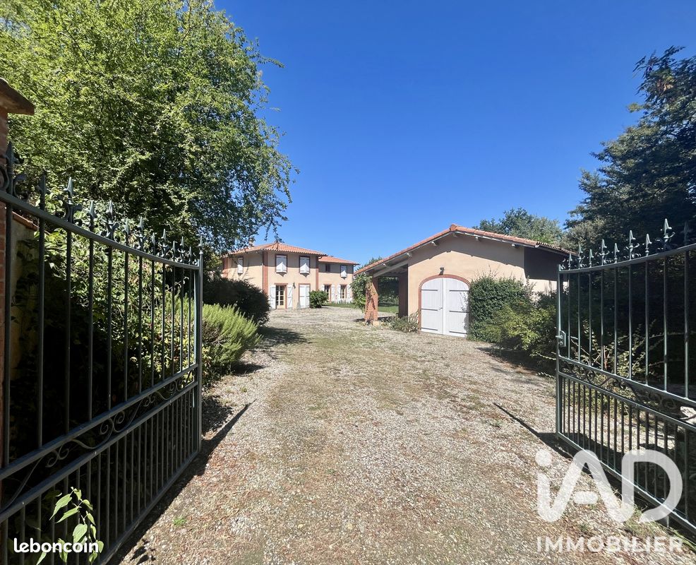 Maison 10 pièces 320 m² · à Grazac · 320 m² · 555 000 €