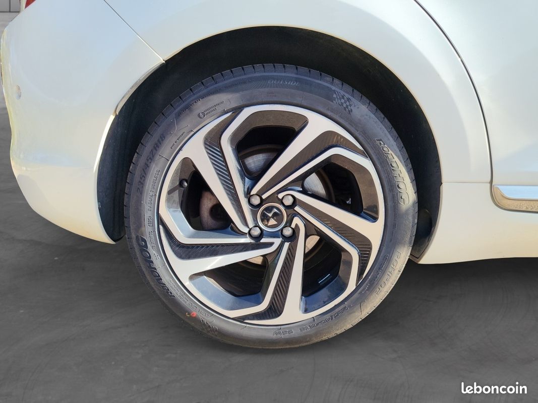 DS DS5 Hybrid 4x4 ETG6 Sport Chic - Caméra de Recul - Palettes au volant - Clim Bizone - Garantie 12 Mois (image 18)