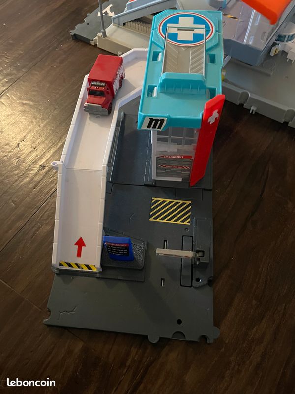 Majorette coffret aéroport hôpital (image 1)