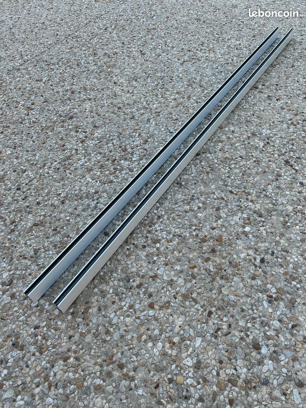 Coulisse pour volet roulant en aluminium (image 1)