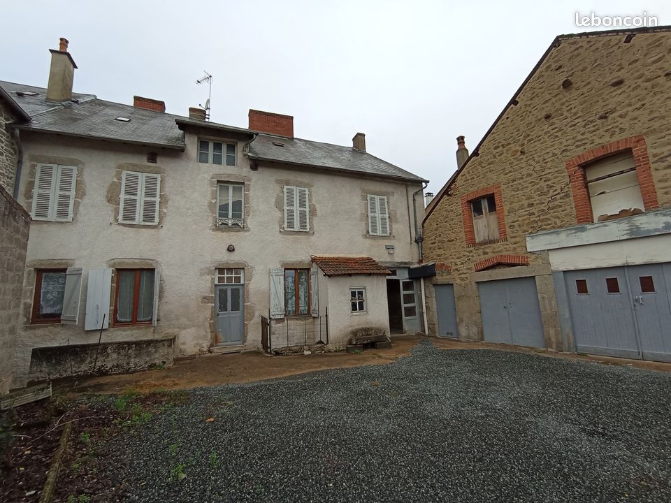 Immeuble 8 pièces 204 m² · au Mayet-de-Montagne · 204 m² · 149 500 €