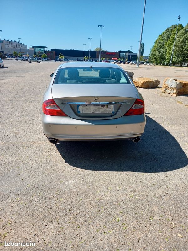 Mercedes cls 320 cdi coupe 4 portes (image 3)