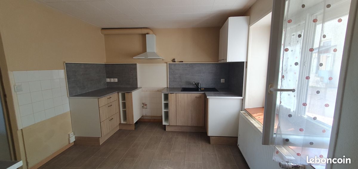Parking 4 pièces 70 m² · à Saint-Vallier · 70 m² · 575 €/mois