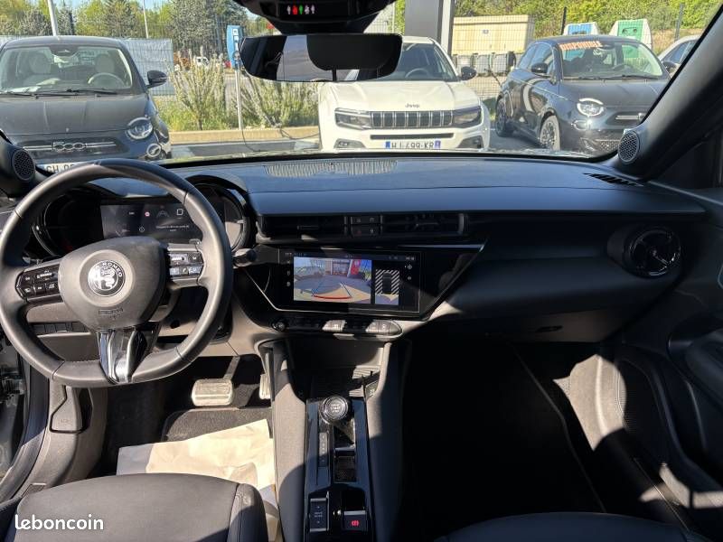 Alfa Romeo Junior 1.2 Ibrida 145 ch e-DCT6 Premium (image 11)