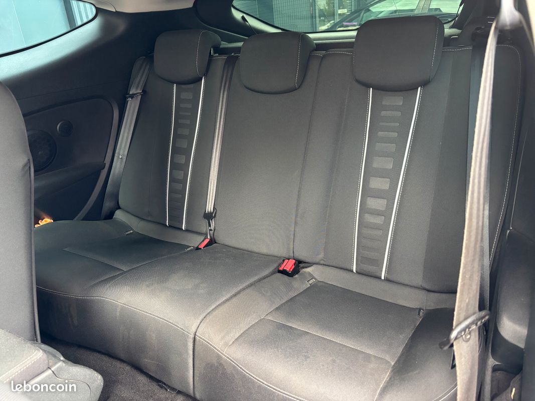 RENAULT Mégane III 1.6 DCi 130ch Bose - Garantie 6 mois - Entretien complet ✅ (image 9)