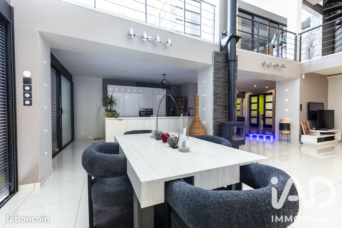 Maison 5 pièces 190 m² · à Bois-de-Haye · 190 m² · 399 500 €