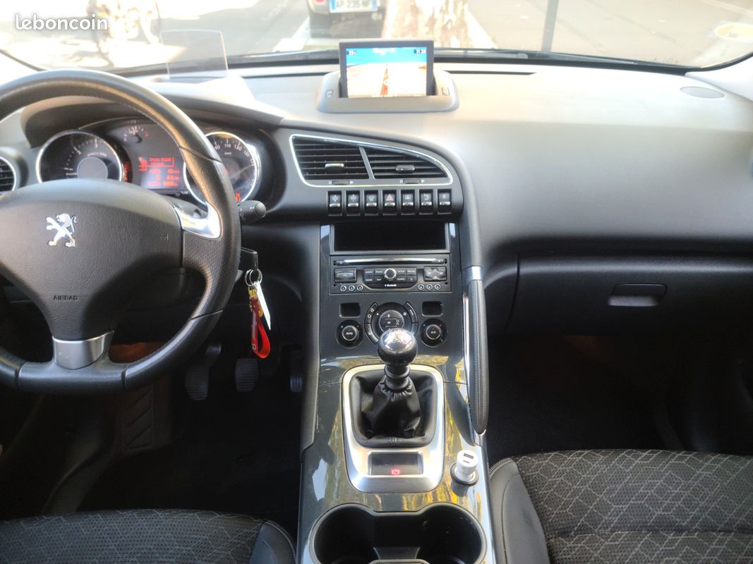 PEUGEOT 3008 1.6 BLUEHDI 120 ALLURE BUSINESs (image 17)