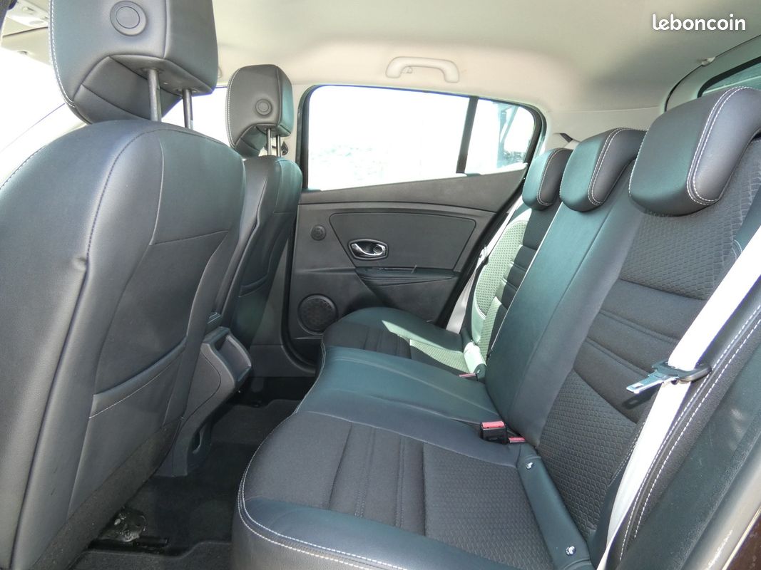 RENAULT MEGANE III BERLINE dCi 110 FAP Energy eco2 Bose (image 12)