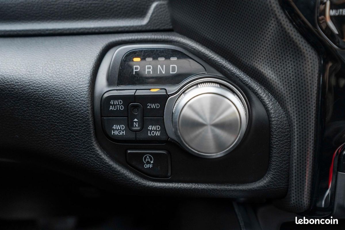 Dodge RAM 1500 Laramie 5.7 V8 HEMI eTorque 401 ch 4x4 – Toit pano – 360° – GPL (image 11)