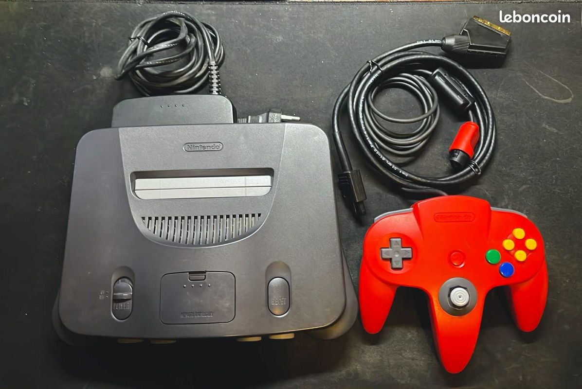 Pack PS1 Grise Avec Manette, Câbles, Carte Mémoire + Jeu Schtroumpfs - Occasion