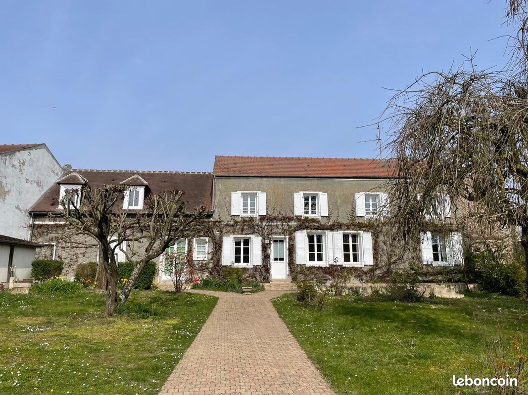 Maison 9 pièces 240 m² · à Jonquières · 240 m² · 395 000 €