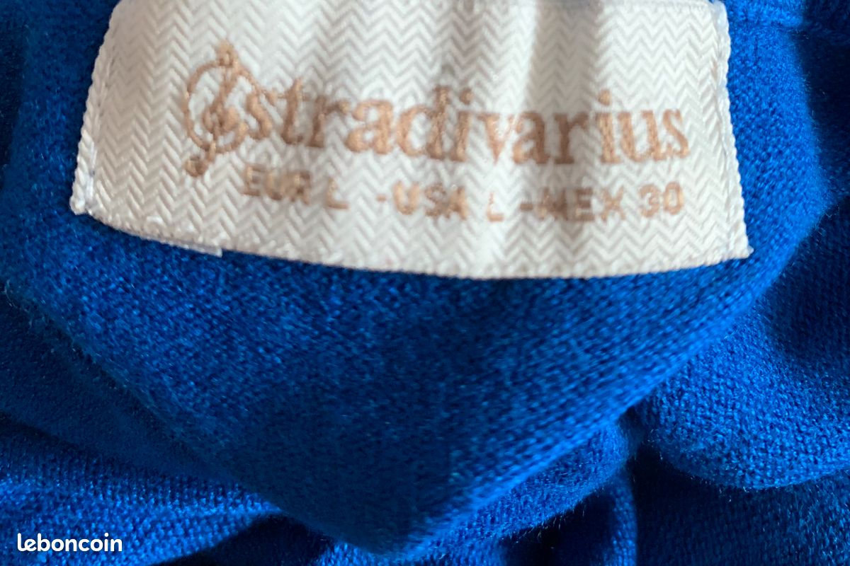 Joli pull féminin avec col roulé bleu électrique et doux (image 2)