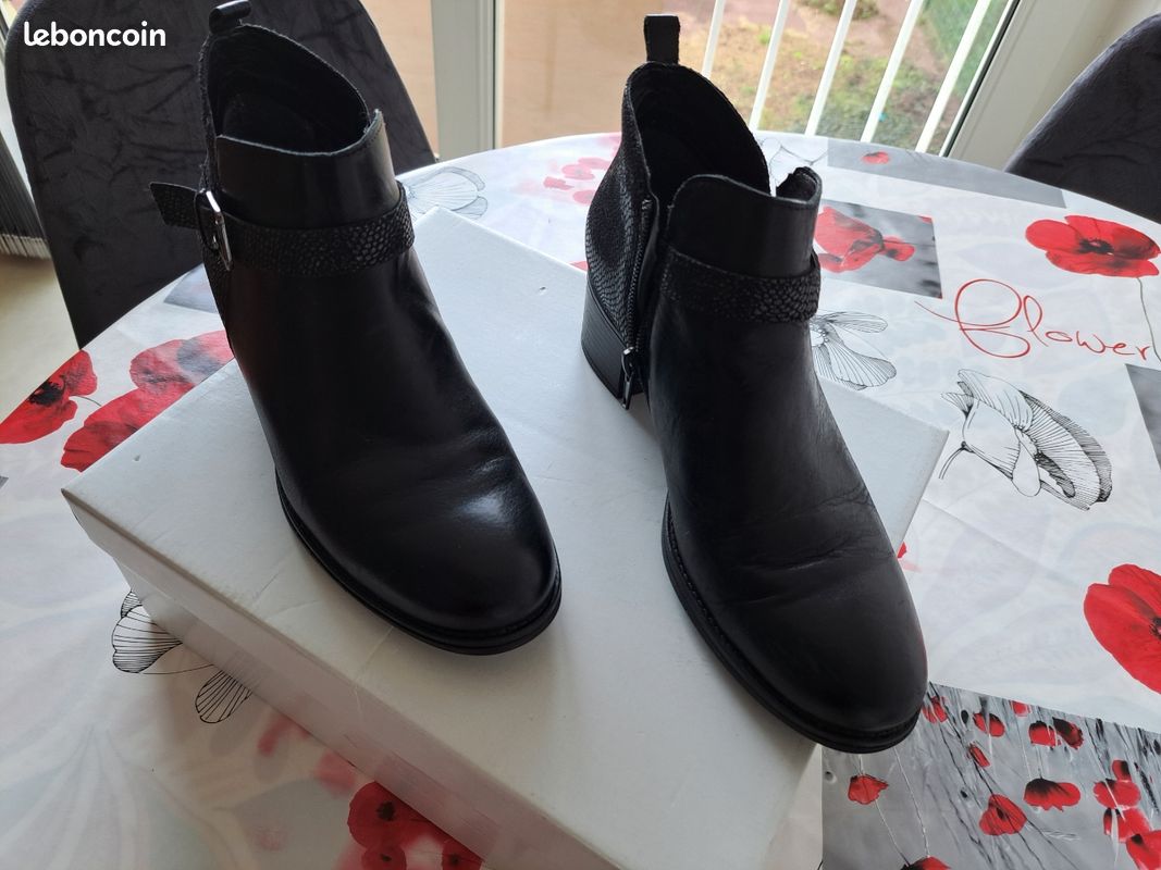 Mocassins Femme En Cuir Noir Sans Lacets - Pointure 7.5 M - Marque B Ø C - Style Décontracté