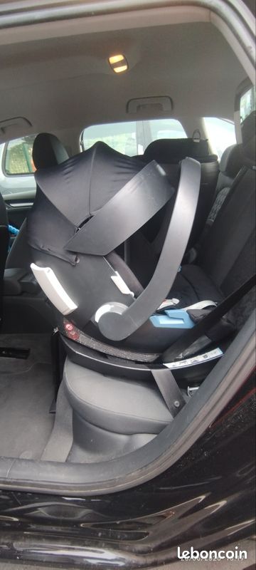 Coque cosy Cybex Aton 5 + base isofix (image 1)