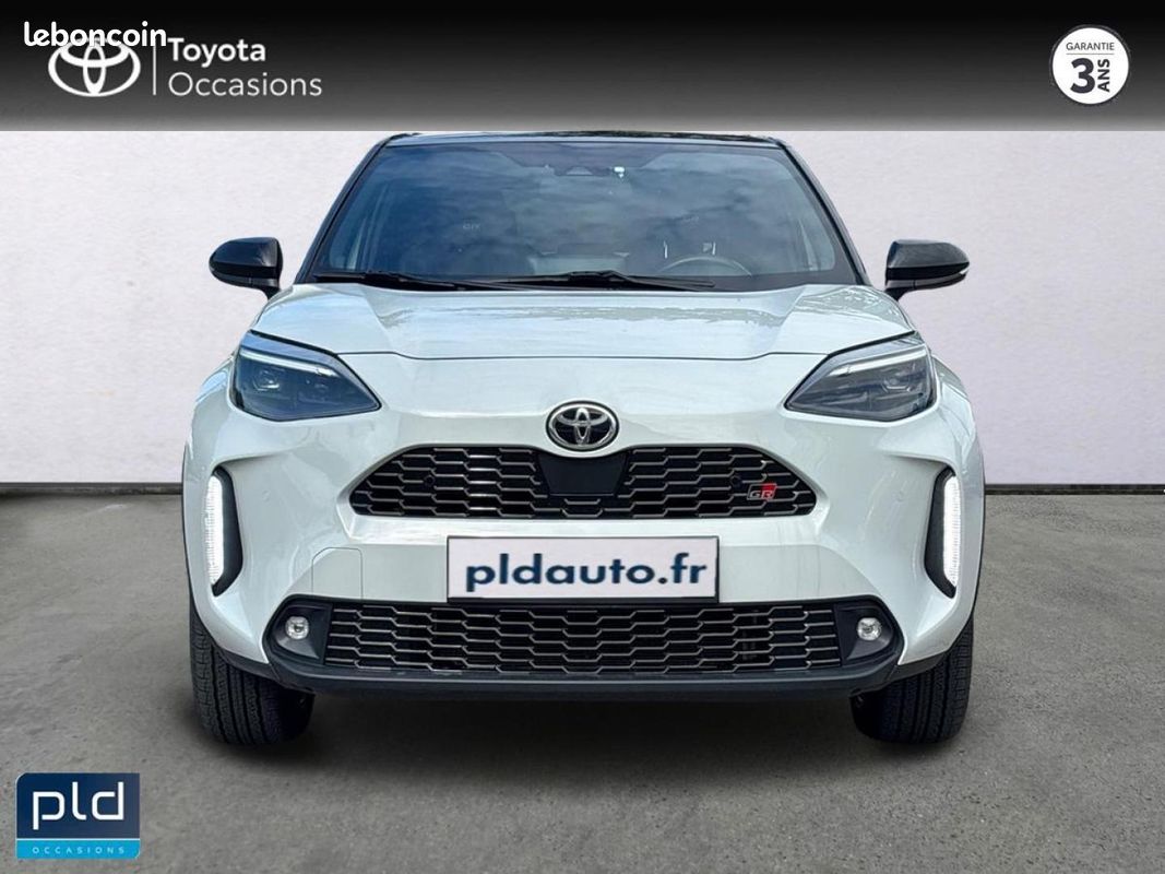 Toyota Yaris Cross 116h GR Sport MY22 (image 2)